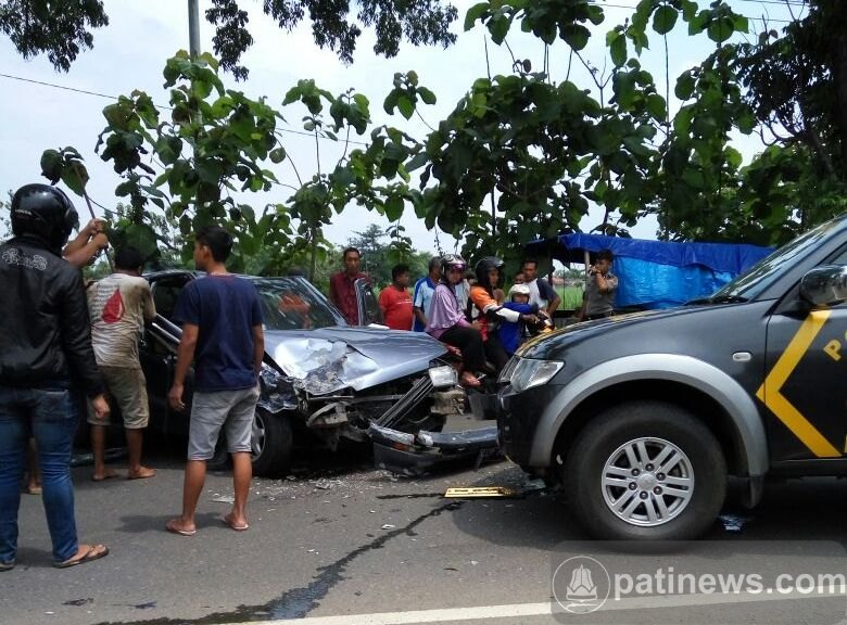 Kecelakaan Hari Ini di Pati, Sedan vs Strada Polsek Cluwak