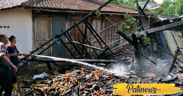Untuk Menyimpan Kayu dan Kapuk, Bekas Kandang Sapi di Tlogowungu Ludes Terbakar