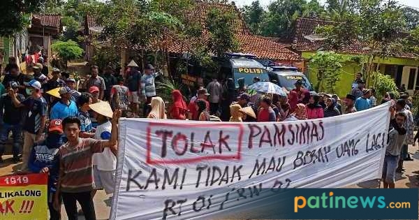 Ratusan Warga Kalikalong Tayu, Demo Tolak Proyek Pamsimas