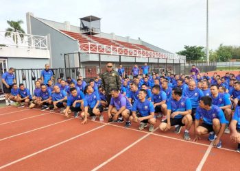 Dandim Pati Olahraga Bersama Anggota Di Stadion Joyokusumo