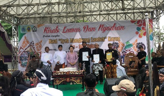 Ketua PSNU Pagar Nusa Kayen Terima Gelar Dari Keraton Surakarta
