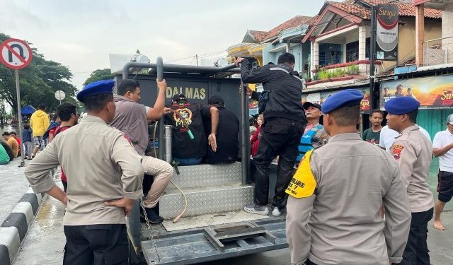 Miris, Dua Pencuri ini Beraksi di Lokasi Banjir Demak
