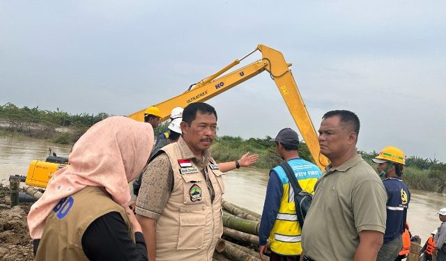 Atasi Banjir Demak, Alat Berat Dikerahkan di Lokasi Tanggul Jebol