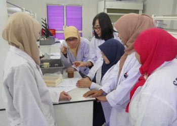 Workshop Guru Kimia, Mengubah Persepsi Ilmu Sulit Jadi Mudah dan Menyenangkan