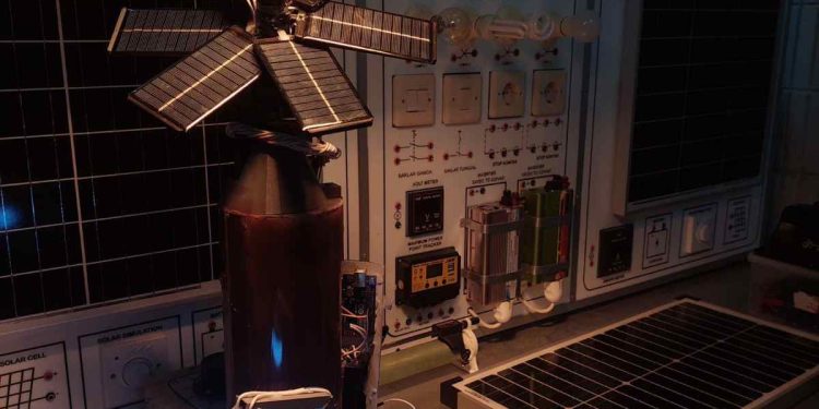 Inovasi Mahasiswa Kerek Produksi Listrik Panel Surya Sampai 3 Kali Lipat