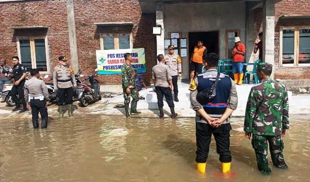 Peduli Warga Terdampak Banjir, Kapolresta Pati Turun Langsung Bantu Dapur Umum di Juwana