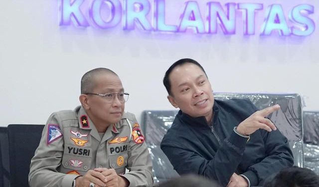 Dari Command Center KM 29 Tol Jakarta-Cikampek, Menko PMK, Kakorlantas, dan Dirut Jasa Raharja Pantau Arus Mudik