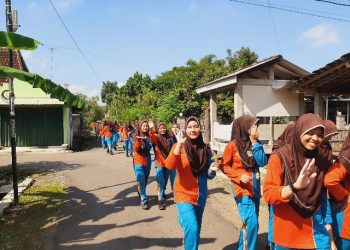 Jalan Sehat Silaturahmi Warnai Peringatan Hari Kartini di MTsN 1 Pati 
