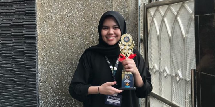 Putri Lokal Juarai Lomba Pidato Bahasa Internasional