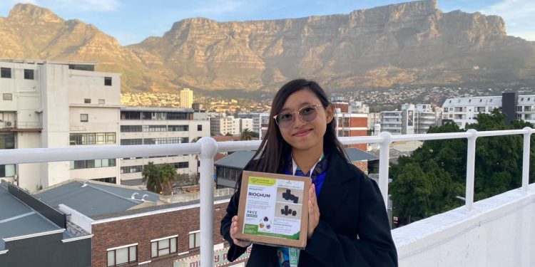 Inovasi Briket Ramah Lingkungan Bawa Mahasiswi ke Afrika Selatan