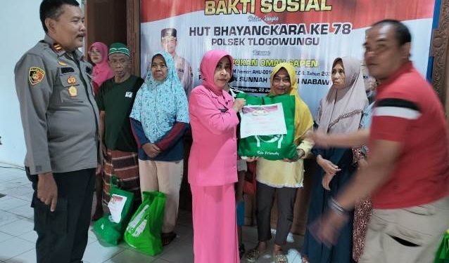 Bhakti Sosial HUT Bhayangkara ke-78, Polsek Tlogowungu Gelar Pengobatan Massal dan Pembagian Sembako