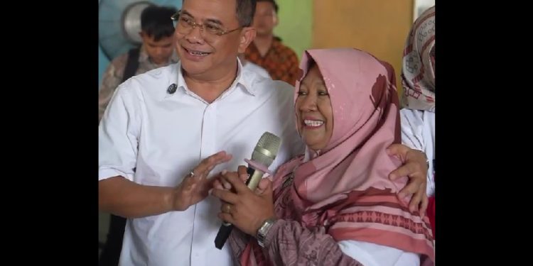 Penerima Bedah Rumah di Gabus: "Rumah Kami Kini Layak Huni Berkat Pak Sudewo"