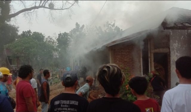Kebakaran di Bekas Gedung Puskesmas Pembantu Desa Cengkalsewu, Kerugian Ditaksir Rp 3 Juta