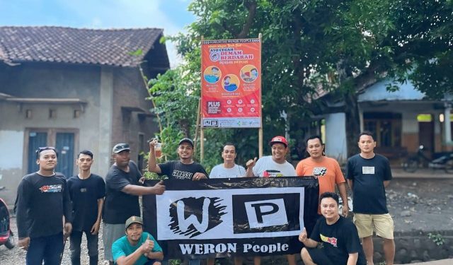 Masuki Musim Hujan, Komunitas Pemuda Weron People Pasang Banner Waspadai Penyebaran DBD di Dukuh Weron Tegalharjo Trangkil