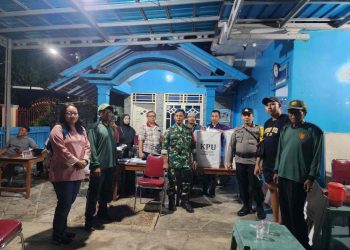 Babinsa dan Bhabinkamtibmas Desa Winong Kawal Pendistribusian Logistik Pilkada 2024