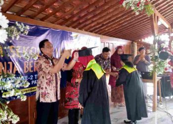 Wisuda Angkatan ke II Sekolah Lansia Senja Berseri