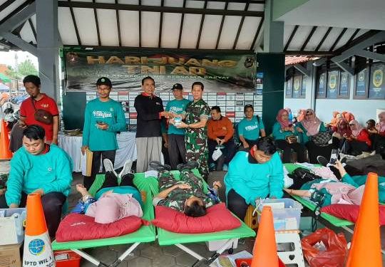 Ratusan Orang Mengikuti Donor Darah Dalam Rangka Hari Juang TNI AD