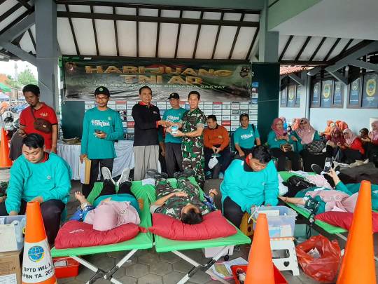 Ratusan Orang Mengikuti Donor Darah Dalam Rangka Hari Juang TNI AD