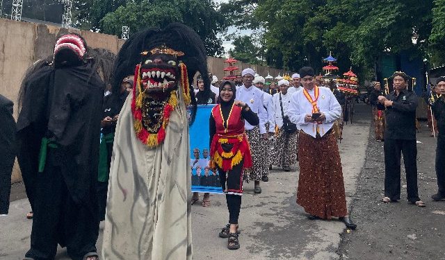 Barongan Harimau Kumbang Pati Tampil Memukau di Kirab Budaya Keraton Surakarta