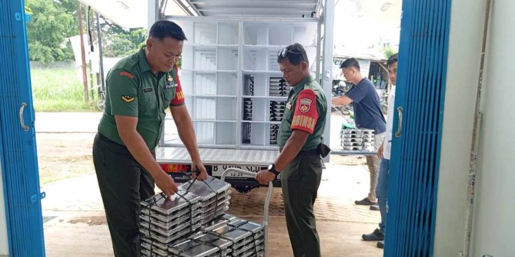 Babinsa dan Tim Siaga Kodim 0718/Pati Kawal dan Turut Bagikan Makan Bergizi Gratis