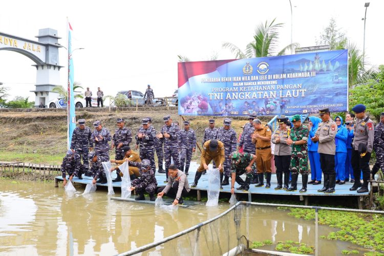 Perkuat Ketahanan Pangan, Koarmada III Tebar Benih Ikan 