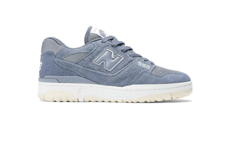 Review New Balance 550 : Sneaker Dengan Desain Retro Yang Serba Guna