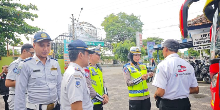 Gelar Ramp Check Jelang Ops Ketupat Candi 2025, Satlantas Polres Rembang Pastikan Kondisi Bus & Pengemudi Layak Jalan