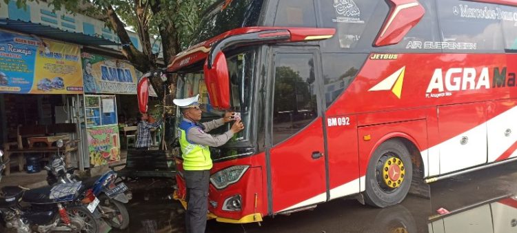 Polresta Pati Siaga Mudik Aman 2025: Sosialisasi Keselamatan dan Layanan Darurat 110 di Terminal Kembang Joyo