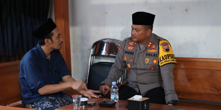 Jelang Buka Puasa, Kapolres Rembang Silaturahmi & Bincang Dengan Gus Fuad Kragan