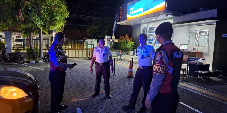 Menjelang Lebaran Anggota Samapta Laksanakan Patroli Dialogis