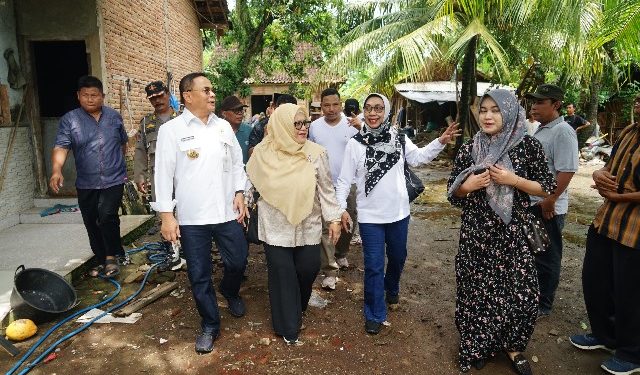 Bupati Pati Serahkan Bantuan Rp 20 Juta untuk Korban Puting Beliung di Desa Bakalan