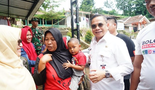 Bupati Sudewo Tinjau Kondisi Pasca Banjir, dan Serahkan Bantuan Terdampak Banjir di Wedusan Dukuhseti