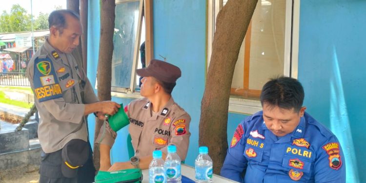 Pantau Kesehatan Personil Pam OKC 2025, Subsatgas Dokkes Polres Rembang Periksa Kesehatan