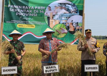 Kapolres Rembang Bersama Forkopimda Menghadiri Panen Raya Serentak