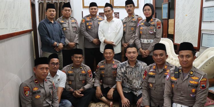 Kapolres Rembang Bersama PJU Silaturahmi ke Kediaman Gus Baha’