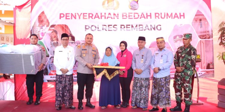 Polres Rembang Resmikan Progam Bedah Rumah Untuk Janda Sebatangkara di Desa Turusgede