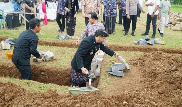Wabup Pati Letakkan Batu Pertama GBI Tayu, Harapkan Jadi Pusat Pembinaan Karakter Jemaat