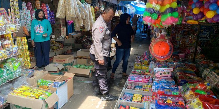 Blusukan Ke Pasar Sulang, Satgas Binmas Polres Rembang Lakukan Penyuluhan Demi Tekan Angka Premanisme