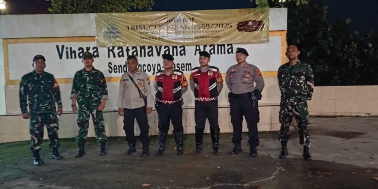 Sinergitas TNI- Polri, Polsek Lasem & Koramil Lasem Amankan Ibadah Hari Raya Waisak Di Vihara Ratanavana Arama