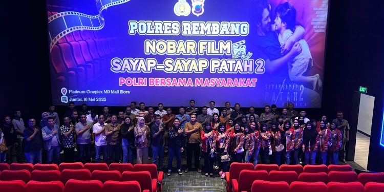 Pupuk Kebersamaan, Kapolres Rembang Bersama Anggota Gelar Nobar Film “Sayap Sayap Patah 2”