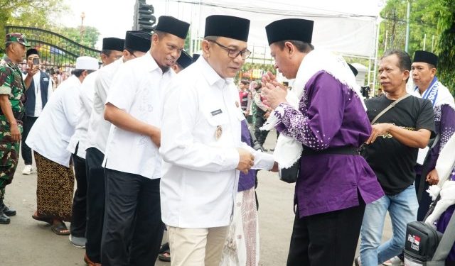 Wabup Chandra Lepas 1.043 Jemaah Calon Haji Pati: Jaga Kekompakan dan Doakan Negeri