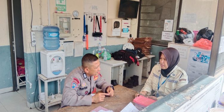 Terus Galakan Sosialisasi & Edukasi di Kawasan Perusahaan, Satgas Binmas Polres Rembang Sukseskan Ops Pemberantasan Premanisme