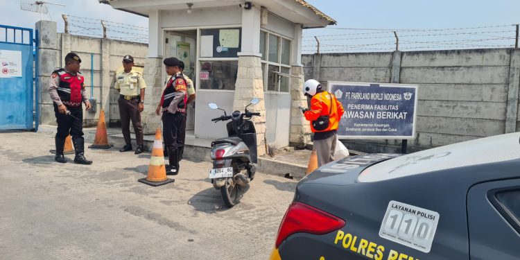 Sambangi Satpam PT PWI, Satgas Samapta Polres Rembang Tegaskan Segera Melapor Jika Ada Praktik Premanisme