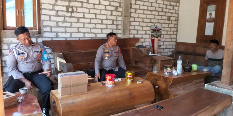Jalin Komunikasi Dengan Tokoh Masyarakat, Kapolsek Kaliori & Anggota Cegah Gangguan Kamtibmas