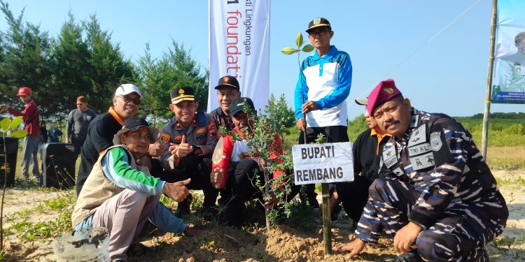 Undangan Dari Sekda Rembang, Wakapolres Rembang Hadiri Apel Dalam Rangka Bersih Pantai & Penanaman Mangrove
