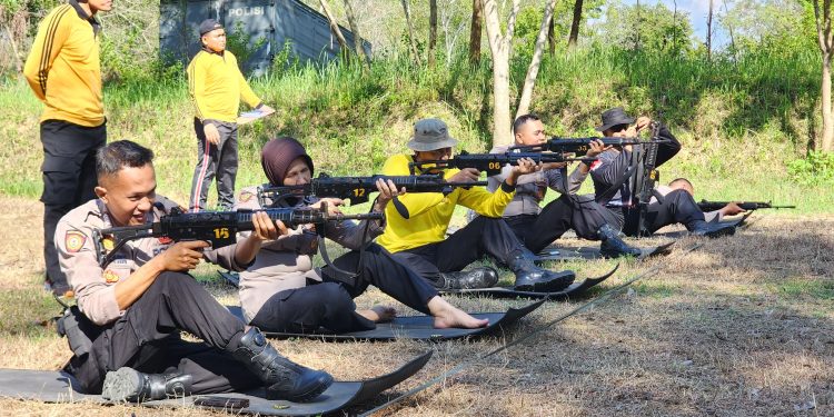 Rutin Gelar Latihan Menembak, Polres Rembang Asah Kemahiran Personil