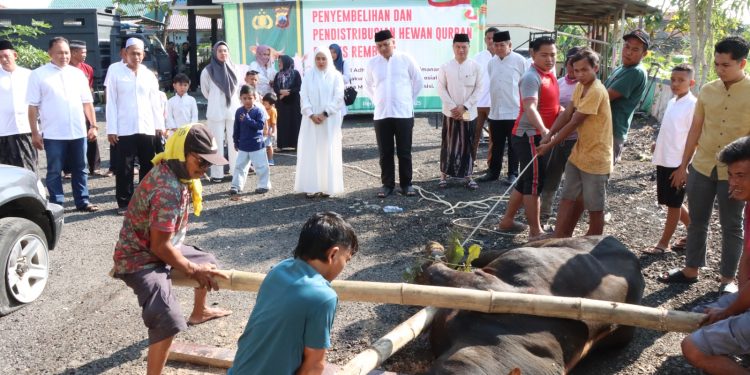 Polres Rembang Gelar Sholat Idul Adha 1446 H, Dilanjutkan Penyembelihan Hewan Qurban