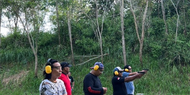 Tim Resmob Satreskrim Polres Rembang Gelar Latihan Menembak Tingkatkan Kemampuan Personel