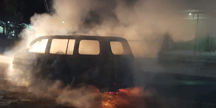 Kebakaran Mobil di Pucakwangi, Dua Orang Luka Ringan dan Kerugian Puluhan Juta Rupiah
