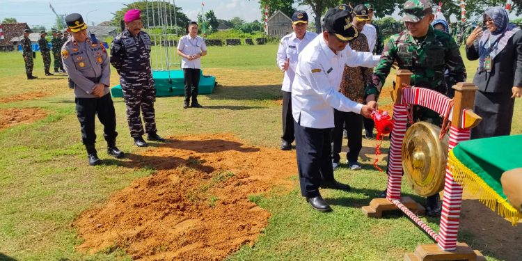 Wakapolres Rembang Turut Hadiri Acara Penutupan TMMD Sengkuyung Tahap II Tahun 2025 di Desa Temperak Sarang
